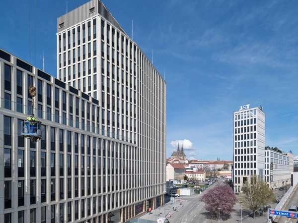 Petr Pelčák: Zwei Stadtblöcke in Brünn, 2008 und 2023, Foto: Bořivoj Čapák