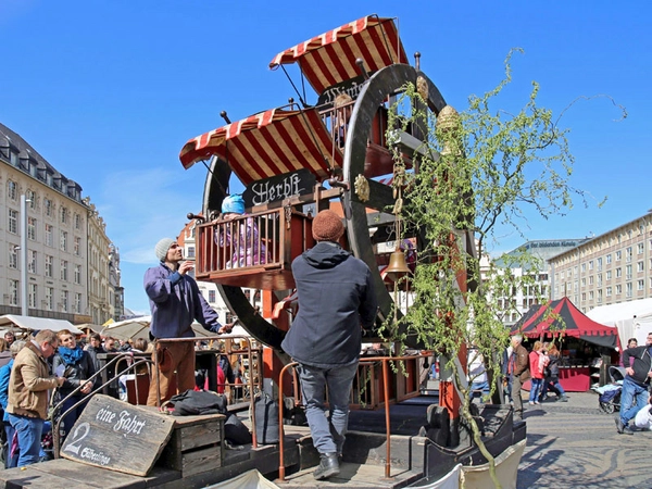 Historische Ostermesse Leipzig: Handkurbel-Riesenrad, Foto: Andreas Schmidt
