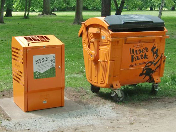 Grillaschebhälter im Park, Foto: Stadtreinigung Leipzig