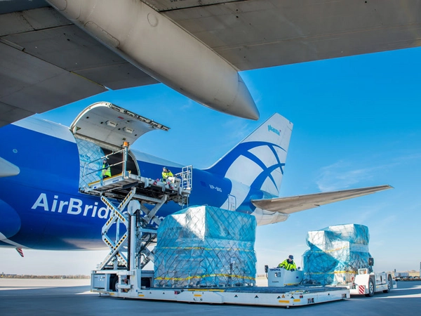Frachtverladung am Flughafen Leipzig/Halle, Foto: Flughafen Leipzig/Halle GmbH, Kathrin Falke