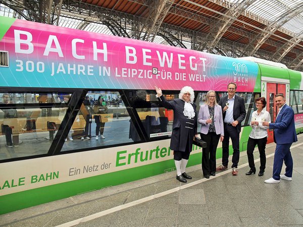 Ankunft von Johann Sebastian Bach (alias Thomas Zemmrich) im Leipziger Hauptbahnhof am Gleis 8, Foto: Andreas Schmidt