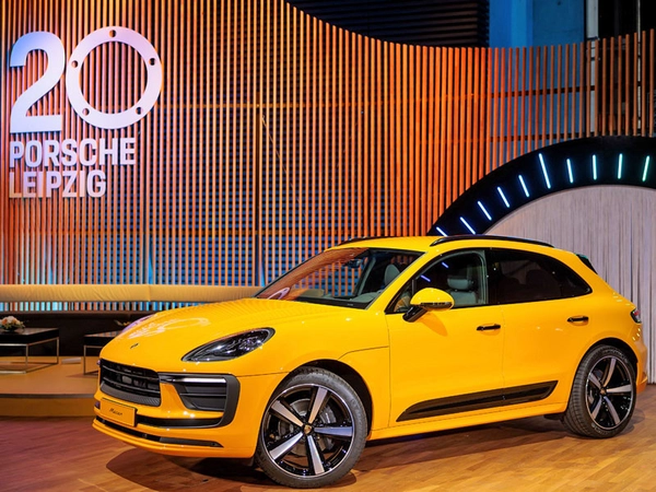 Porsche stiftet Macan in Signalgelb für die Leipziger Opernball-Tombola, Foto: Porsche AG - Leipzig