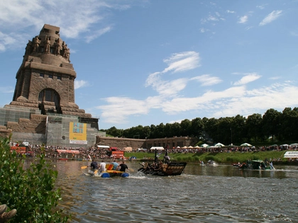 Letztes Badewannenrennen der naTo am Völkerschlachtdenkmal