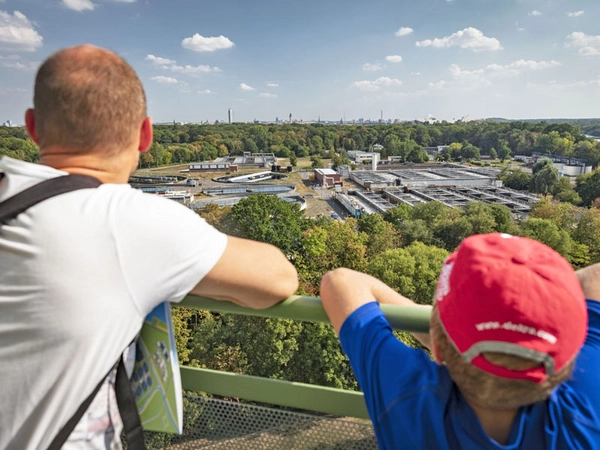 Zum Tag der offenen Tür können Besucher auch auf die Faultürme steigen. Foto: Leipziger Gruppe