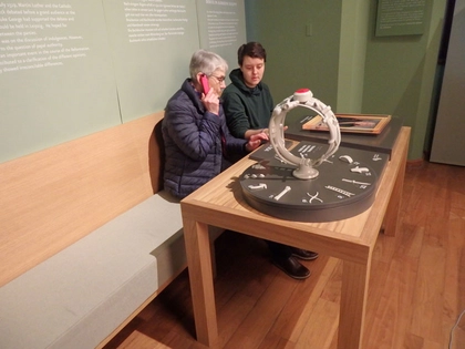 Tast- und Hörstation für blinde und sehbehinderte Besucher im Alten Rathaus Leipzig