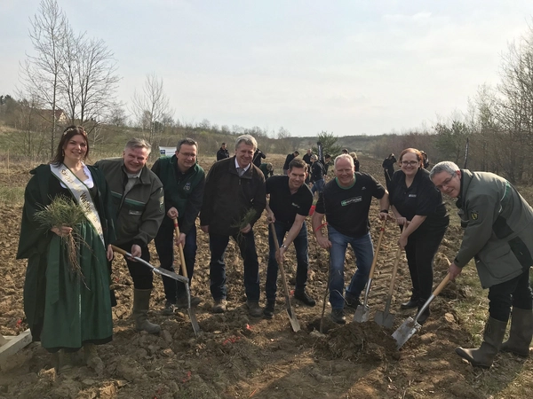 Symbolischen Pflanzung von etwa 500 Bäumen, Foto: Schutzgemeinschaft Deutscher Wald (SDW)