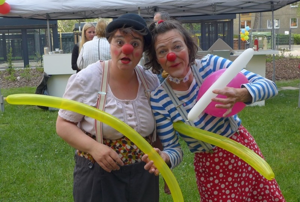 Die Clowns Ulla und Jacky Paff sorgen für lustige Stimmung beim Sommerfest der UNITAS.
