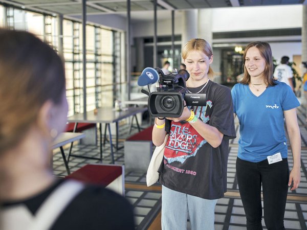Beim 8. Ausbildungstag von MDR und MDR Media am 3. Juni 2023 in Leipzig können sich Schülerinnen und Schüler ab Klasse 8 über neun Berufe und das Volontariat informieren. Foto: MDR / Hagen Wolf