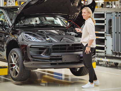 Tennisprofi Angelique Kerber besucht das Porsche Werk Leipzig Tennisprofi Angelique Kerber besucht das Porsche Werk Leipzig