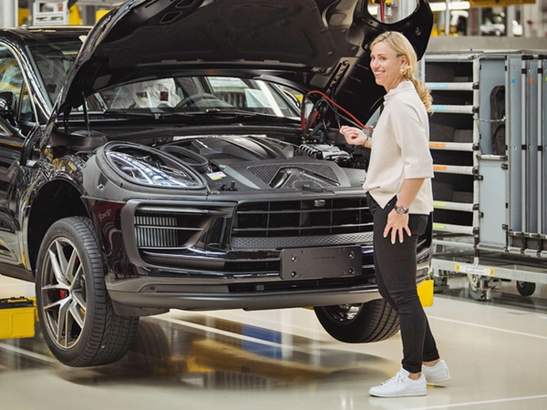 Tennisprofi Angelique Kerber in der Leipziger Produktion. Foto: Porsche AG - Leipzig