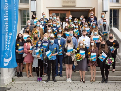 223 neue Auszubildende an Akademie für berufliche Qualifizierung am UKL immatrikuliert