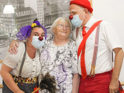 Salus BKK bringt Clowns und Lebensfreude in das SAH Seniorenpark in Leipzig-Dölitz