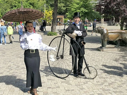 Historisches Straßenkünstler-Spektakel zu Pfingsten im Zoo Leipzig Historisches Straßenkünstler-Spektakel zu Pfingsten im Zoo Leipzig