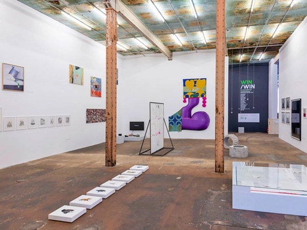 Blick in die Ausstellung WIN/WIN - Die Kunstankäufe der Kulturstiftung des Freistaates Sachsen 2022, Foto: HALLE 14 | Büro für Fotografie, 2022