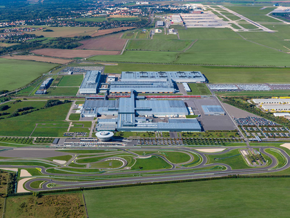 Porsche investiert in die Elektromobilität am Standort Leipzig Porsche investiert in die Elektromobilität am Standort Leipzig