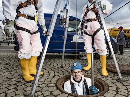 Tag des Toilettenpapiers: Leipziger Wasserwerke geben auf dem Richard-Wagner-Platz Einblick in die Kanalisation