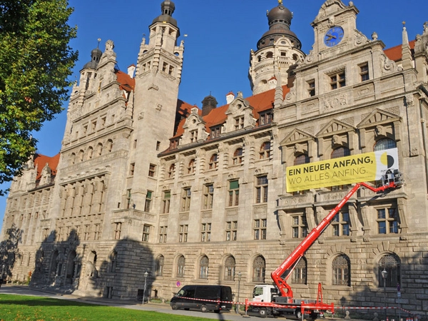 Zukunftszentrum: Banner am Neuen Rathaus visualisiert Bewerbung, Foto: Stadt Leipzig