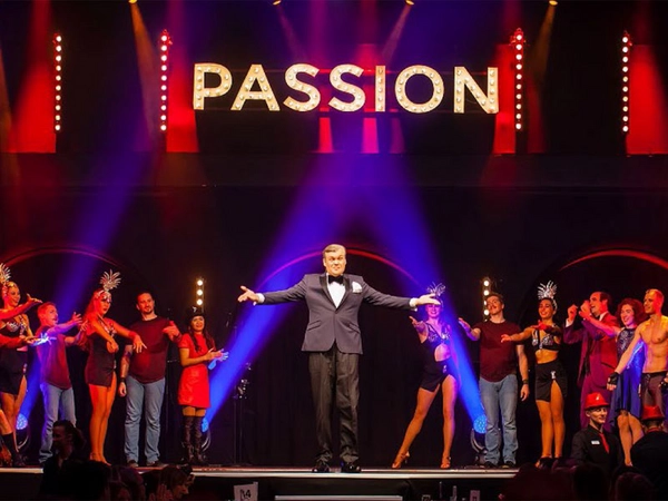 Dinnershow PASSION im Leipziger Stadtbad, Foto: Philipp Kumbier