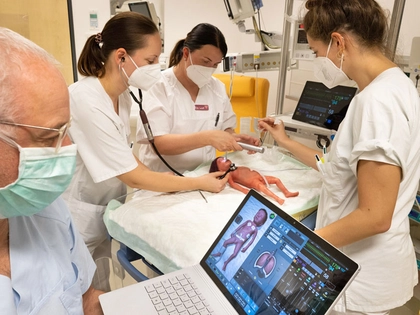 Doppelt helfen im Advent: Blut spenden und den kleinsten Patient:innen am Universitätsklinikums Leipzig helfen