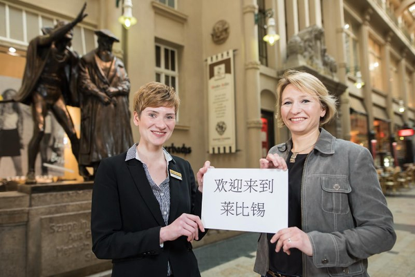 Anna-Maria Merten (links), Auerbachs Keller Leipzig, und Claudia Barth von LEIPZIGcalling.