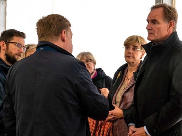 Leipziger Oberbürgermeister Burkhard Jung beim Besuch der Hilfsorganisation Fundacja Gdanska. Foto: Jakub Landowski