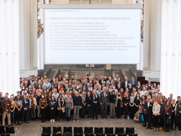 In diesem Jahr wurden Deutschlandstipendien an 137 Stipendiat:innen vergeben, gestiftet von mehr als 100 Förderpartner:innen. Foto: Christian Hüller