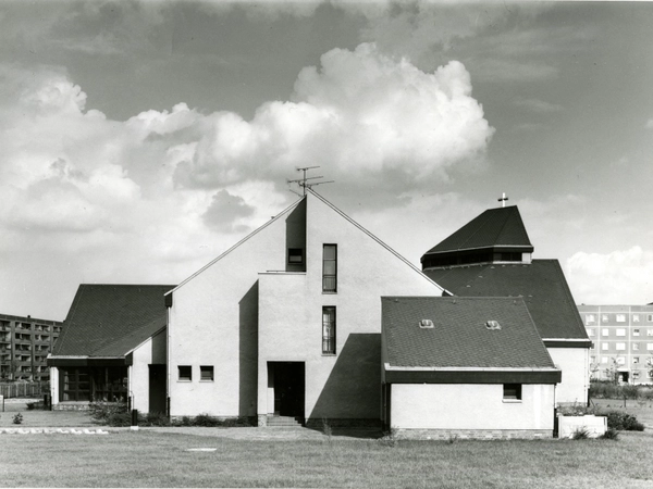 Gerhard Hopf: Neubau des katholisches Gemeindezentrum St. Martin in Grünau, 1980er, Stadtgeschichtliches Museum Leipzig, Inv.-Nr. F/2018/621