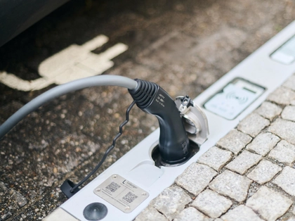 Pilotprojekt: Leipziger Stadtwerke bieten jetzt E-Tanken per Ladebordstein an
