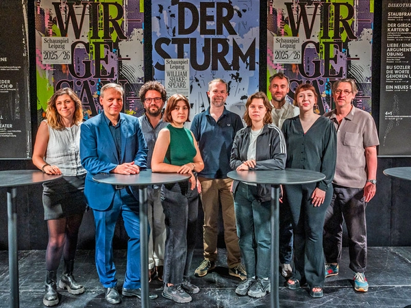 Auf dem Bild (v.l.n.r.): Marleen Ilg, Enrico Lübbe, Georg Mellert, Rosa Preiß, Torsten Buß, Julia Buchberger, Matthias Döpke, Amelie Gohla, Thomas Frank, Foto: Rolf Arnold