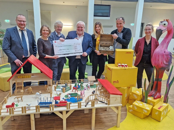 Spendenübergabe vom KIDZ-Riesenkinderfest, Foto: Zoo Leipzig