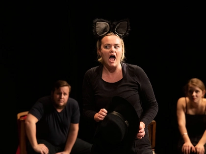 Hochschule für Musik und Theater Leipzig zeigt Studioproduktion „Der gestiefelte Kater“