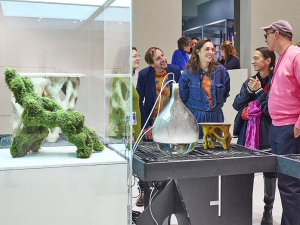 Gäste in der Sonderausstellung ZUKÜNFTE, Foto: Esther Hoyer