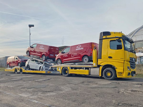 Anlieferung von neuen E-Fahrzeugen für die teilAuto-Flotte, Foto: teilAuto