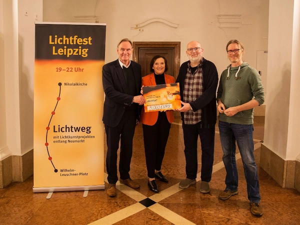 Lichtfest 2025: Übergabe Spendenscheck an Die VILLA, Foto: Andreas Schmidt