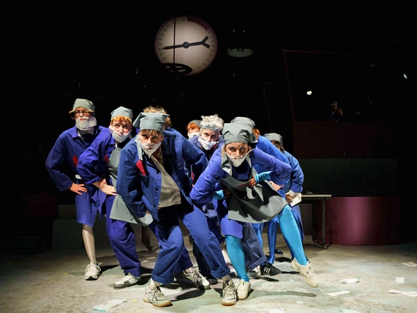 BLUTEN [12 plus] in der Regie von Veronique Nivelle und Lara Tacke, Foto: Harriet Meyer