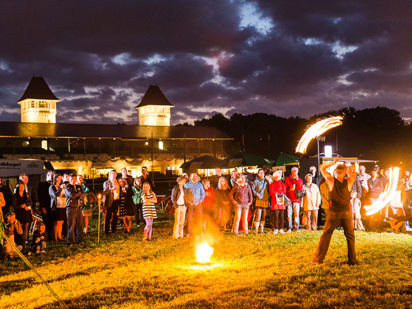 Am 11. Juli steigt im Scheibenholz der Sommernachtsrenntag mit sieben Pferderennen und anschließender Tanzparty im Rennbahn-Club, Foto: Scheibenholz
