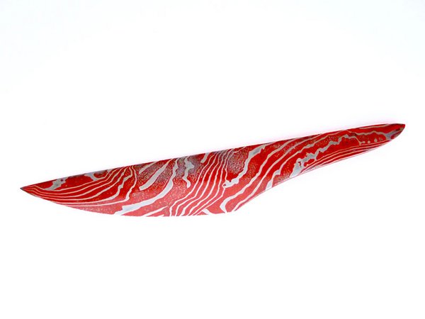 David Kaiser: Messer, 2020, Mosaikdamast (tordiert) aus Werkzeugstahl, Polymerlack, farbig beschichtet, handgefertigtes Unikat, 26,4 x 4,3 x 8 cm, Foto: David Kaiser