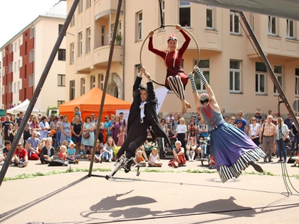 Bestes Wetter lockte zahlreiche Besucher zum Fockebergmarkt der naTo