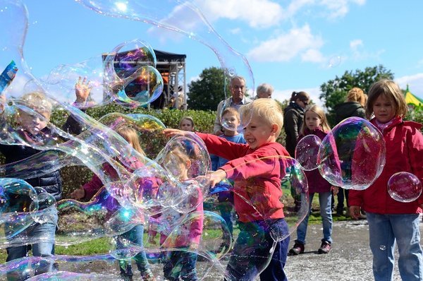 Riesenseifenblasen für Kinder am 17. September in Leipzig in der AGRA 