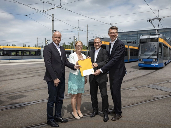 Andreas Trillmich - Görlitzer Verkehrsbetriebe, Anett Glöckner - Städtische Verkehrsbetriebe Zwickau, Octavian Ursu - Landtagsabgeordneter, Ulf Middelberg - LVB-Geschäftsführer, Foto: Leipziger Gruppe