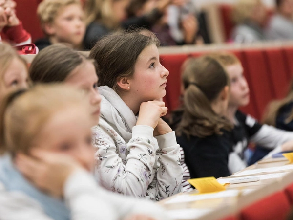 Die Kinderuni startet am 16. Mai 2025 ins Sommersemester. Foto: Christian Hüller