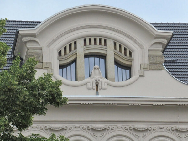  Imposante Zwerchgiebel gehören zu Möbius' Markenzeichen, hier am Haus Jahnallee 14, Foto: Alexander Eichner