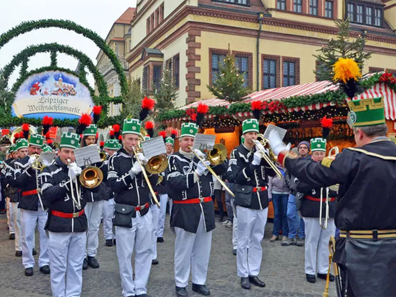 Erzgebirgische Bergparade kommt auf den Leipziger Weihnachtsmarkt ...