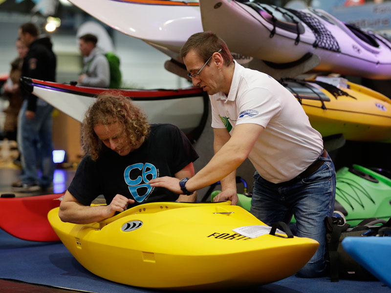 Eine große Auswahl an Kanus zeigt der Boots-Shop Wassersport-Freizeit-Herold vom Cospudener See aus Leipzig auf der Beach & Boat, Quelle: Leipziger Messe GmbH / Tom Schulze Eine große Auswahl an Kanus zeigt der Boots-Shop Wassersport-Freizeit-Herold vom Cospudener See aus Leipzig auf der Beach & Boat, Quelle: Leipziger Messe GmbH / Tom Schulze
